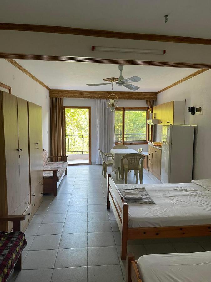 Exohi Apartments Vrasná Buitenkant foto